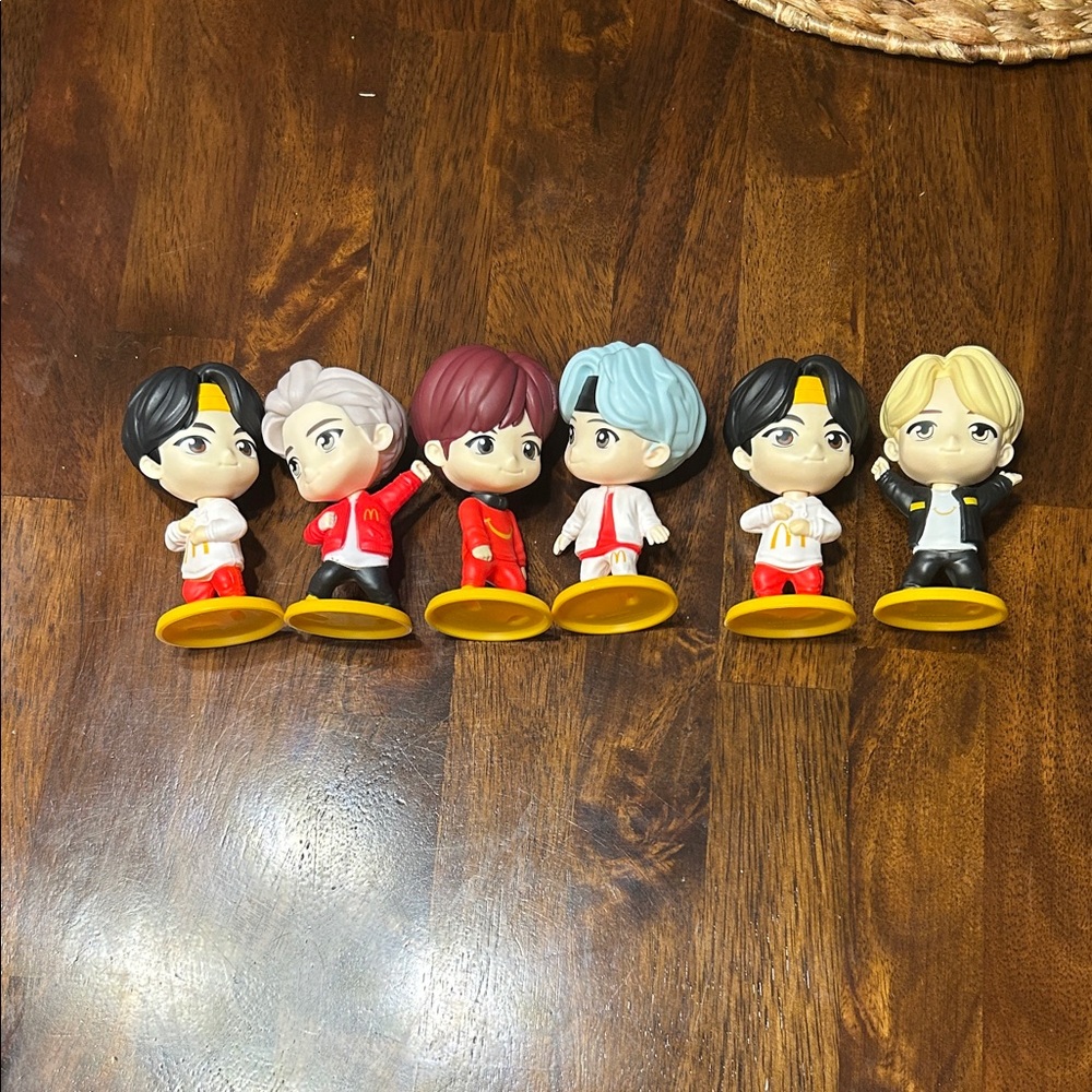 Set of 6 Colorful Action Figures